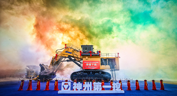“神州第一挖”徐工700噸級(jí)液壓挖掘機(jī)下線(xiàn)，標(biāo)志著中國(guó)成為世界上繼德國(guó)、日本、美國(guó)后，第4個(gè)具備700噸級(jí)以上液壓挖掘機(jī)研發(fā)制造能力的國(guó)家