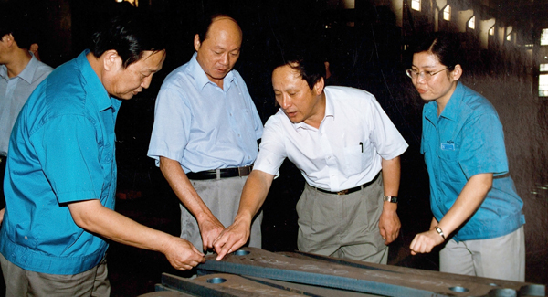 新一屆領(lǐng)導(dǎo)班子上任，掀開(kāi)徐工變革發(fā)展新篇章