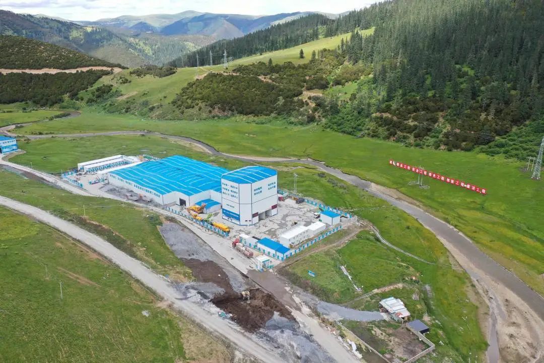 “站”立高原！徐工攪拌站助力川藏線建設(shè)！