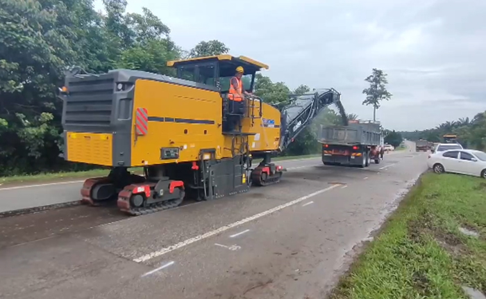 徐工成套道路機(jī)械油面施工，這次在馬來西亞！