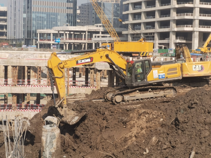 品質(zhì)+節(jié)油+高效！徐工XE335GK助建亞洲最大地下空間