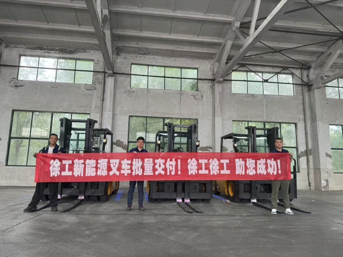 品質(zhì)與服務(wù)共拓市場(chǎng)新局！徐工孔雀叉車賦能冶金行業(yè)