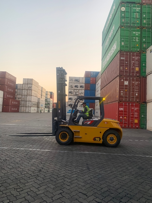 徐工叉車批量進(jìn)駐廈門港，一站式解決方案賦能港口物流新升級(jí)