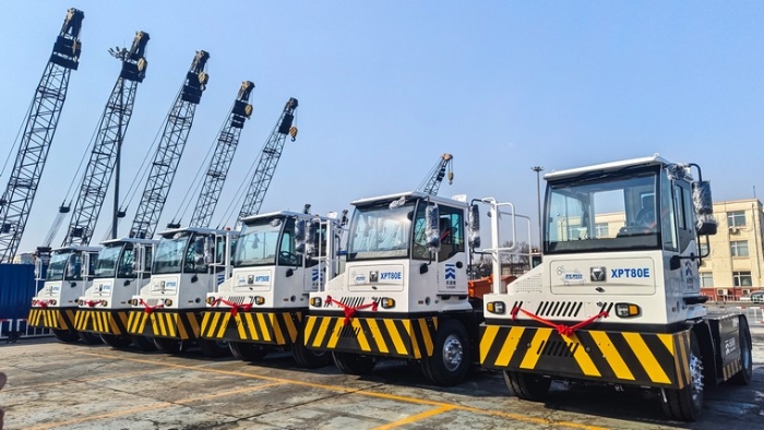 新車交付忙！徐工新能源重載牽引車以多維優(yōu)勢(shì)賦能大宗貨物智慧轉(zhuǎn)運(yùn)