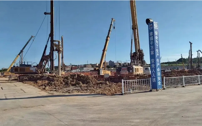 粘土 + 花崗巖地層 “攔路虎”？徐工 XR320E 旋挖鉆機(jī)高效破解助廈門軌交