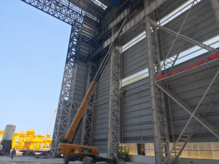 52米“巨臂”顯神通！徐工純電動高空作業(yè)平臺高效攻堅藍(lán)水海洋車間擴(kuò)建